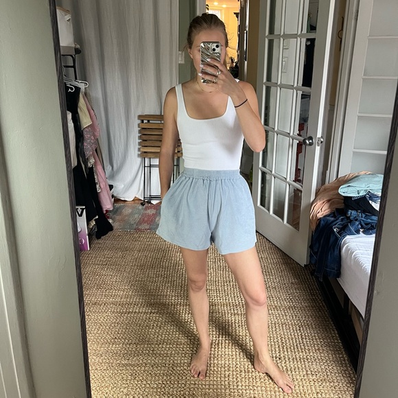 Baby blue terry shorts with elastic waistband - Picture 2 of 4